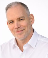 Book an Appointment with Scott Greaves at London Location