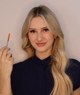 Book an Appointment with Mélina Godin at Clinique Eclat Aven Boisbriand
